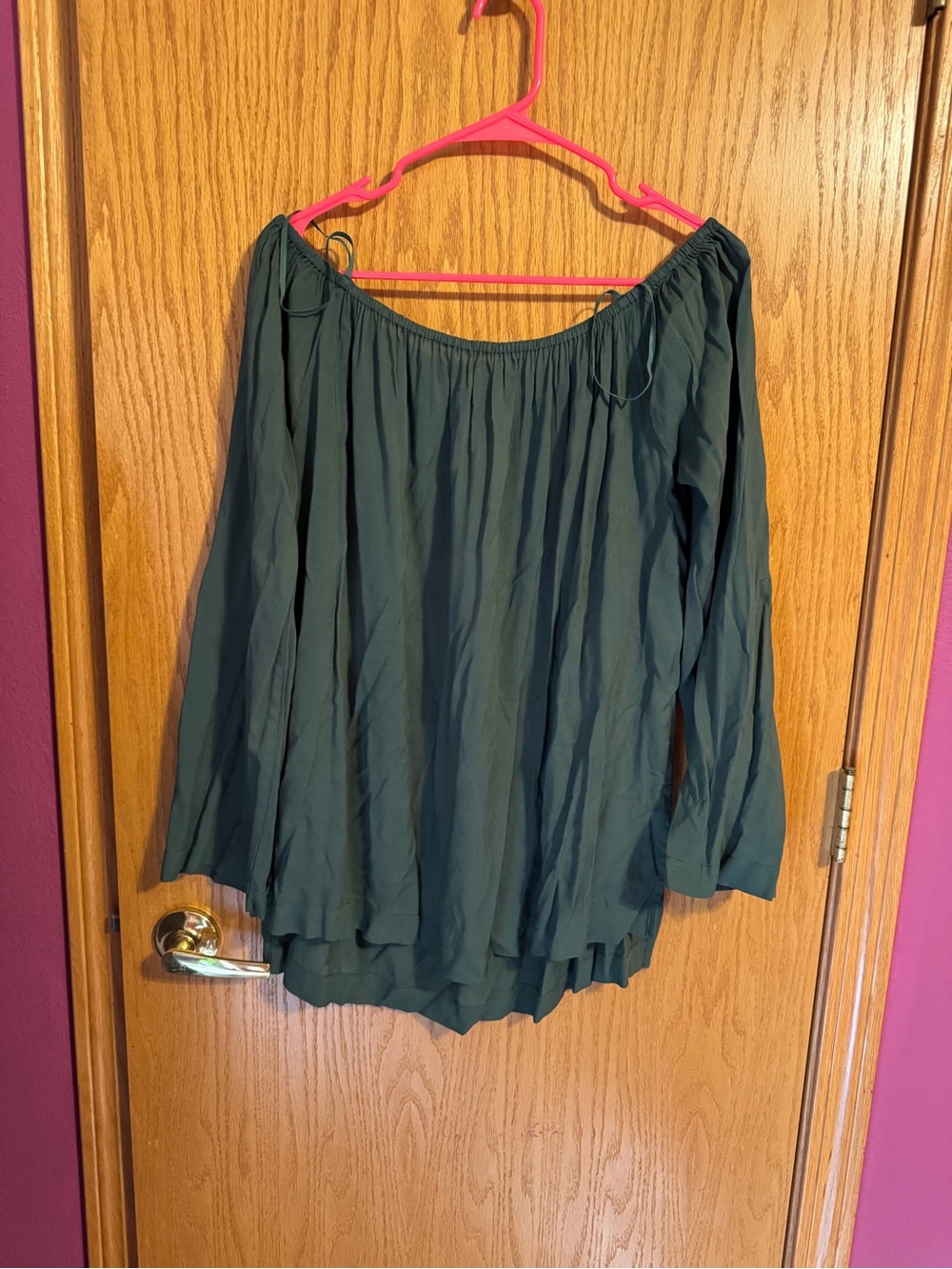 Off-Shoulder Flowy Women's Shirt in Deep Green